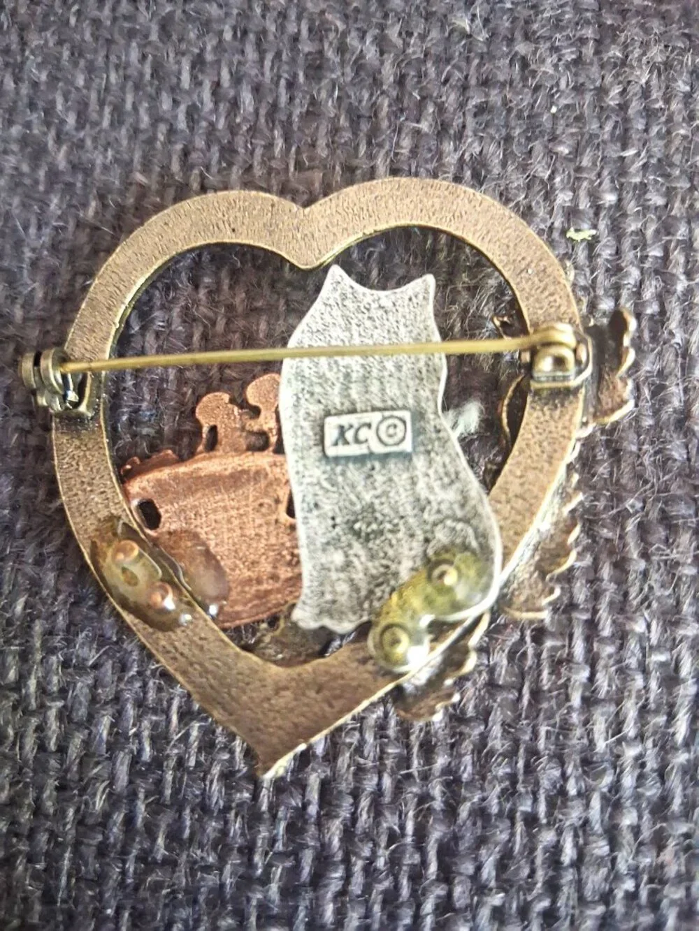 VTG KC Tri-Color Metal Cat & Teacup Open Heart Brooch